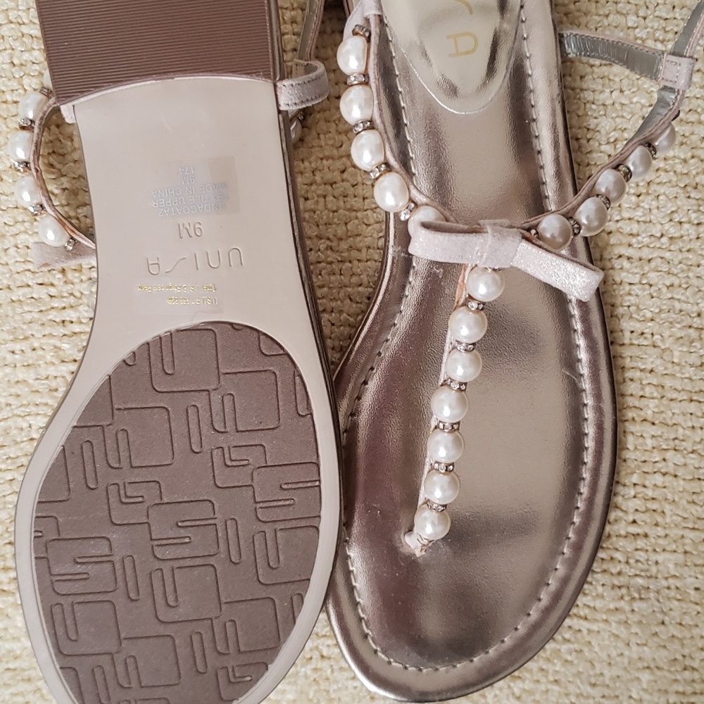 Sandles